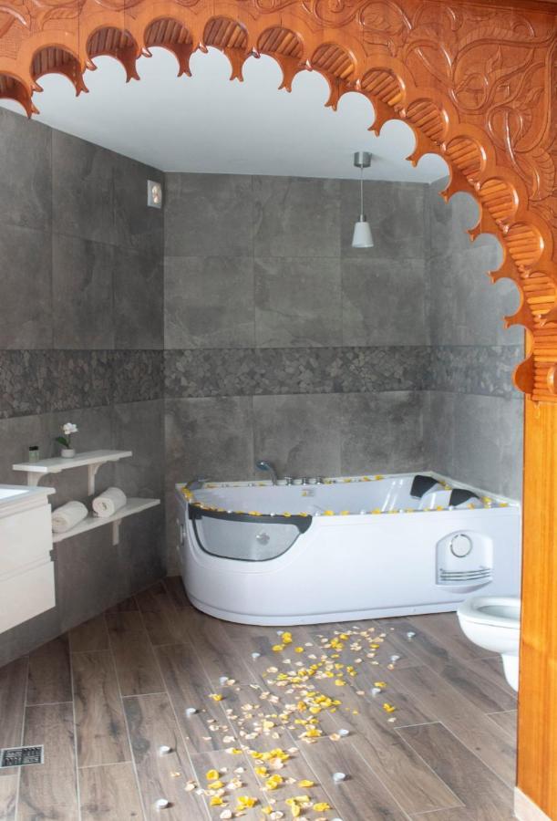 Hotel Riad Liege Bagian luar foto