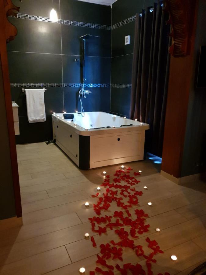Hotel Riad Liege Bagian luar foto