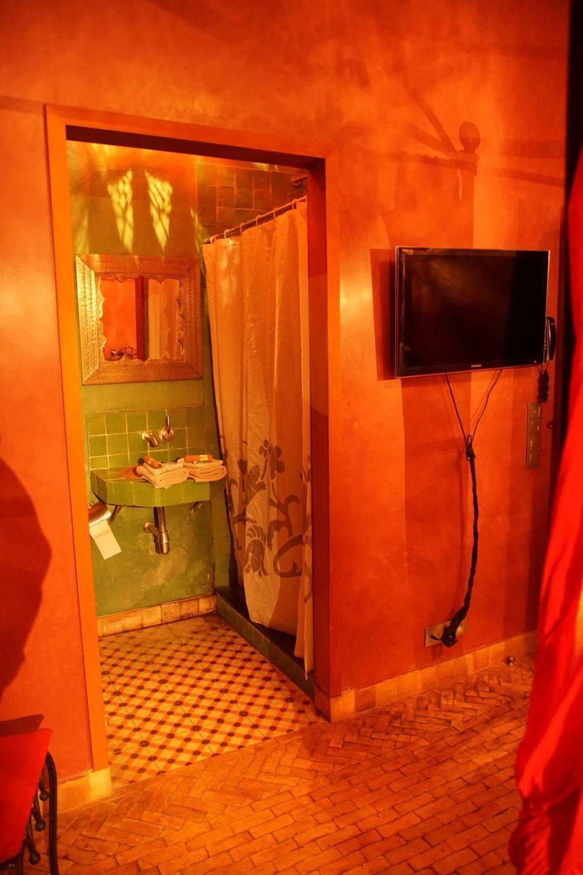 Hotel Riad Liege Bagian luar foto