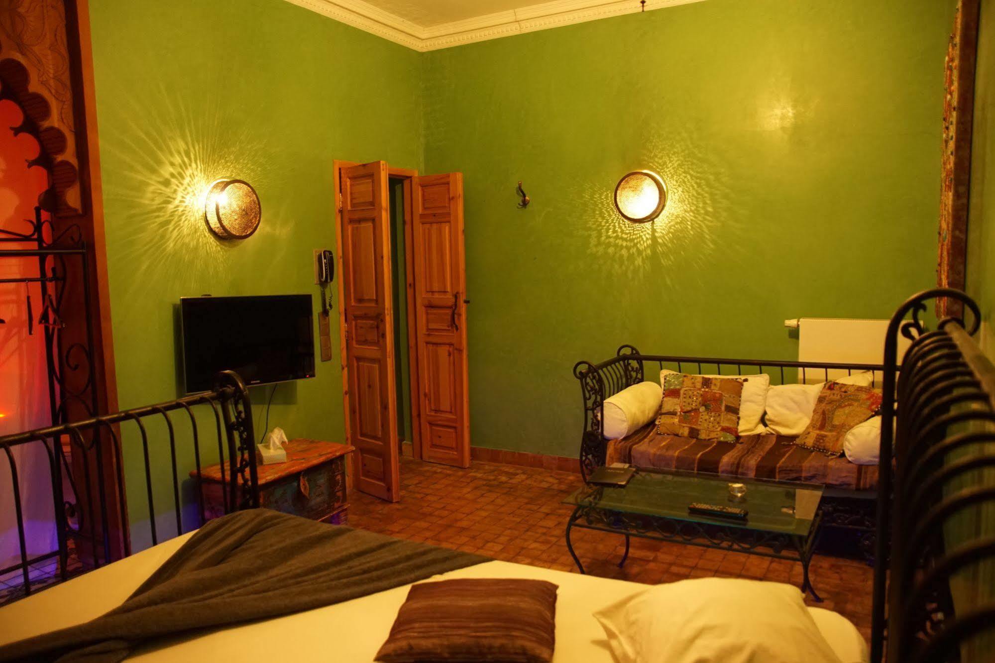 Hotel Riad Liege Bagian luar foto