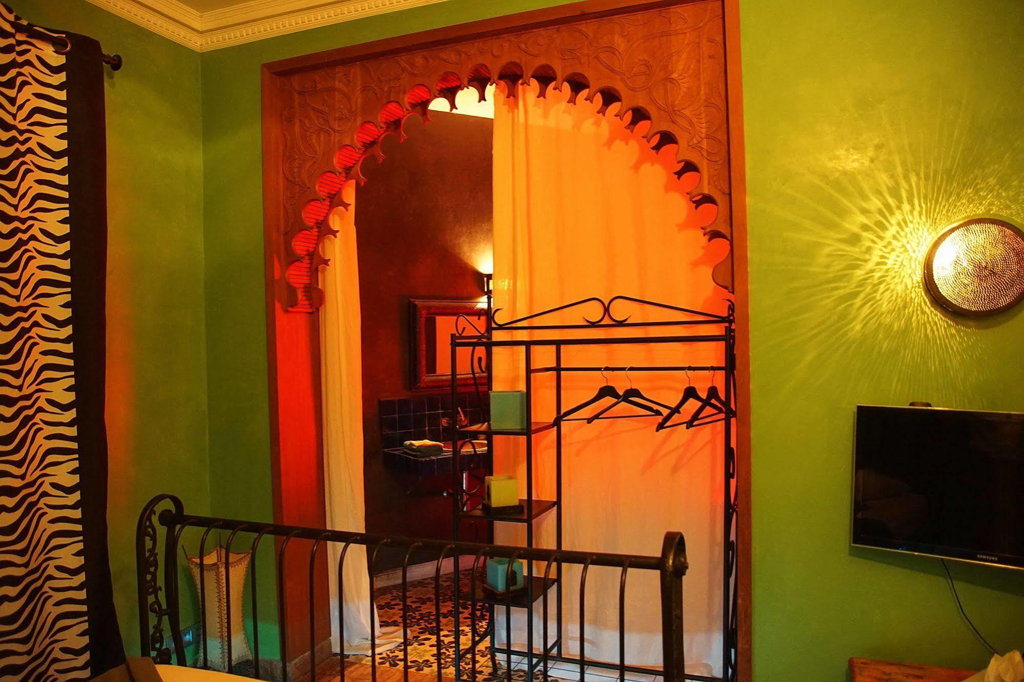 Hotel Riad Liege Bagian luar foto