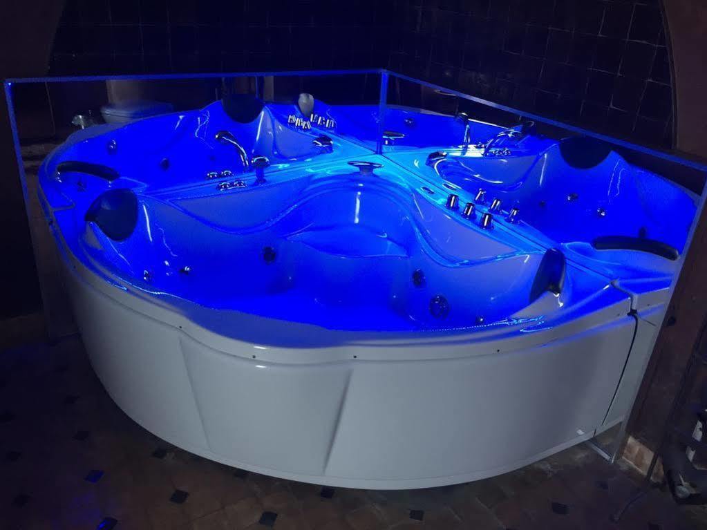 Hotel Riad Liege Bagian luar foto