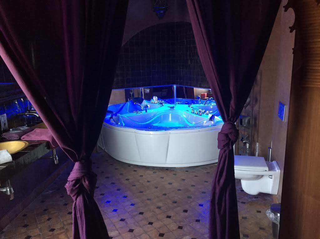 Hotel Riad Liege Bagian luar foto